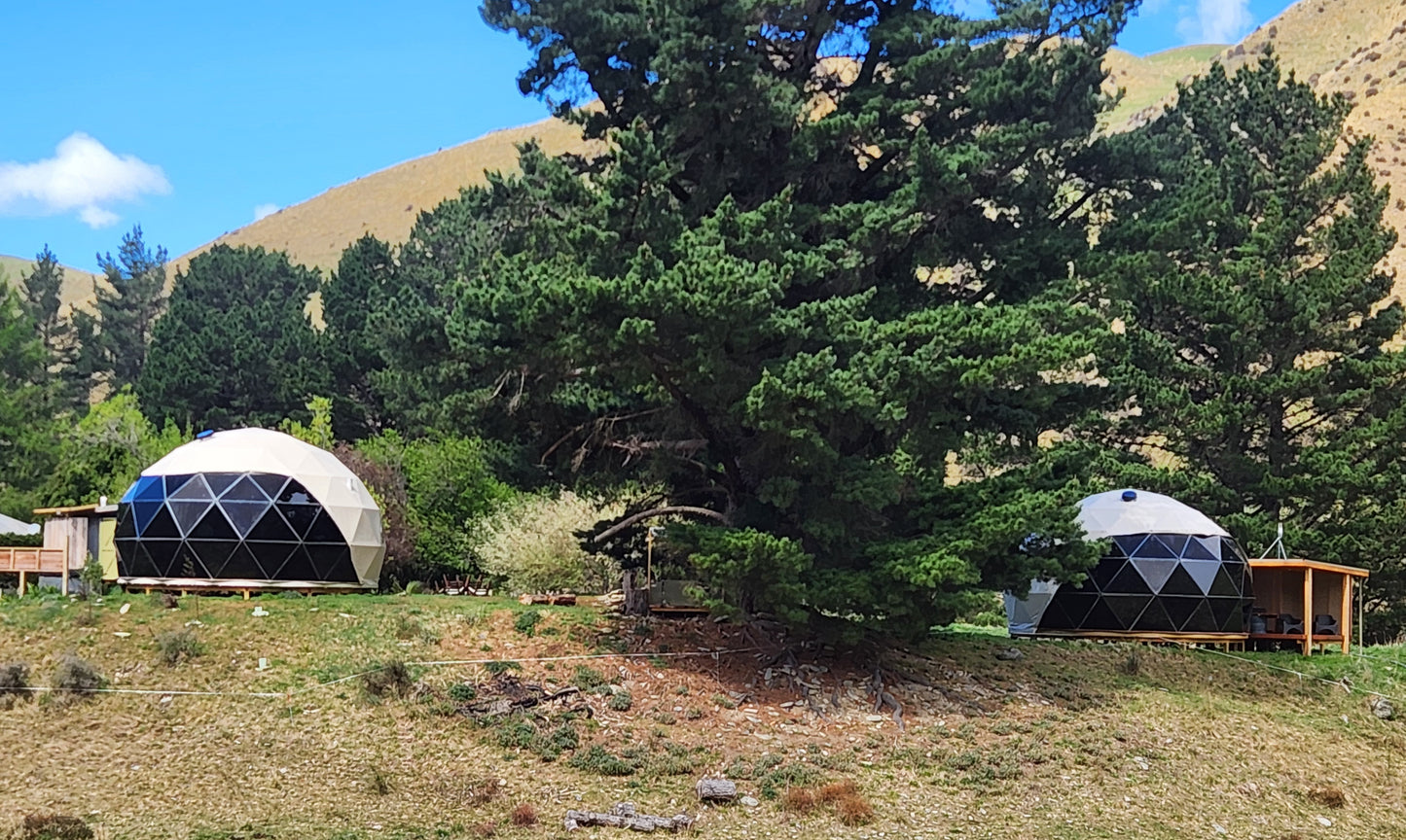 Karearea Geodesic Dome with Panoramic Views and Private Cedar Hot Tub