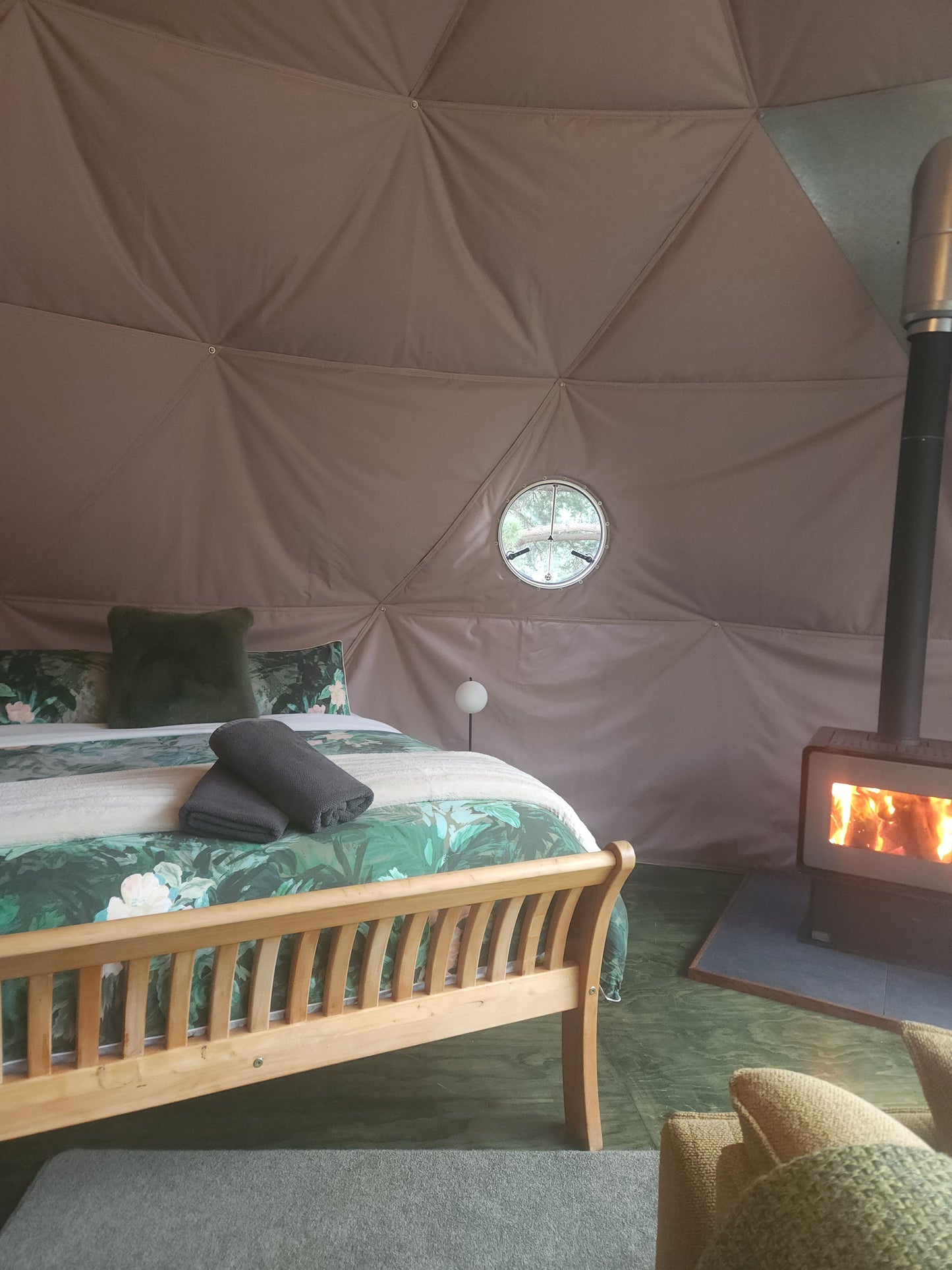 Pīwakawaka Glamping Dome with Fireplace and Private Hot Tub