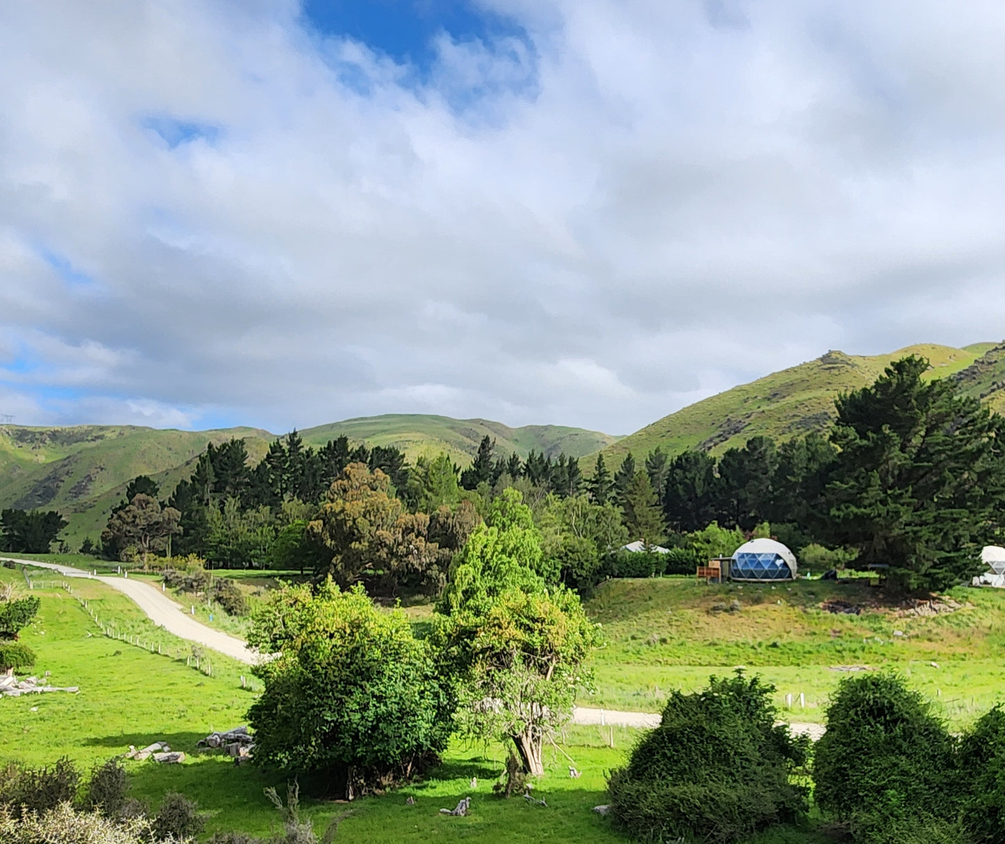 Pīwakawaka Glamping Dome with Fireplace and Private Hot Tub