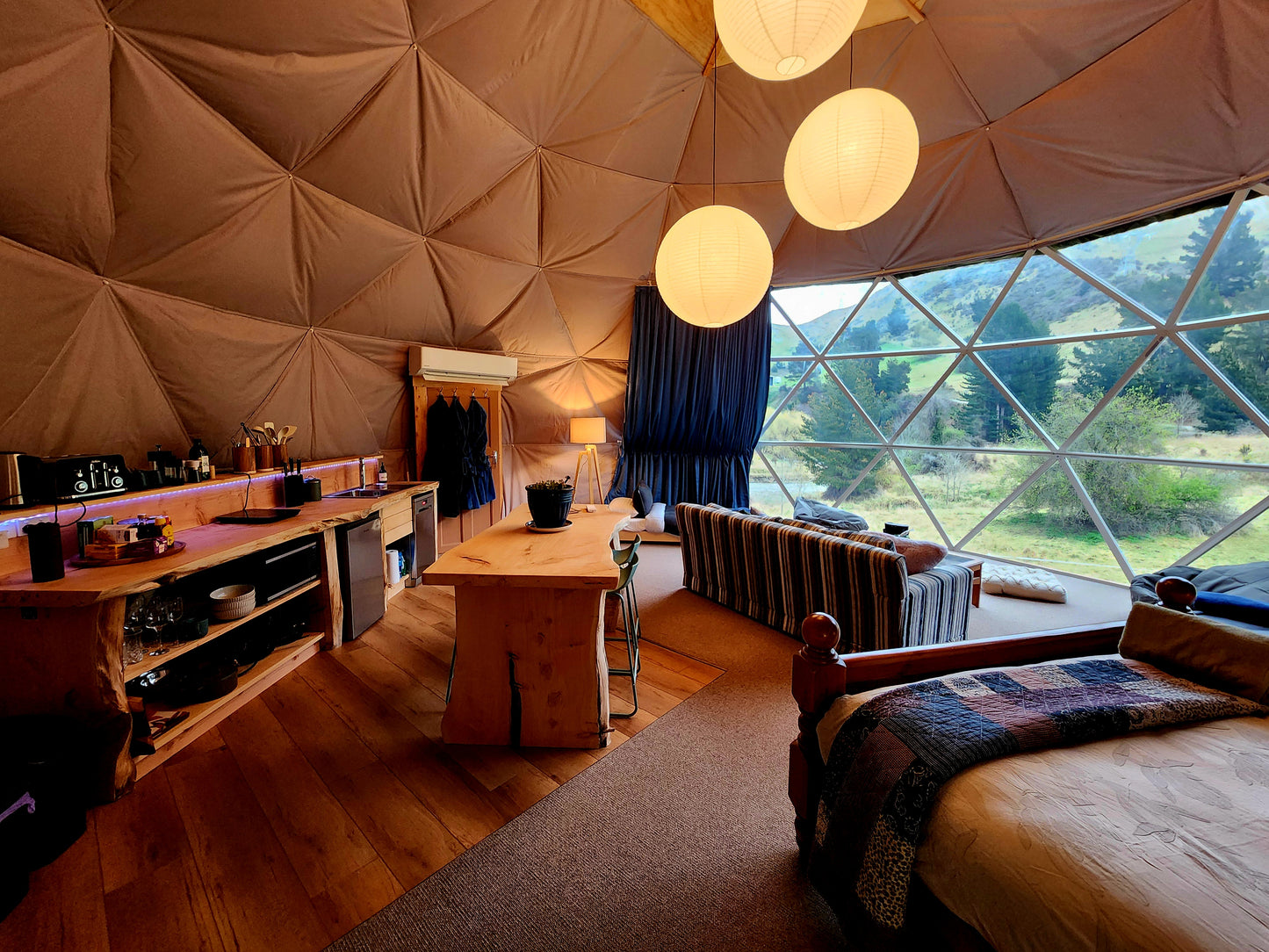 Karearea Geodesic Dome with Panoramic Views and Private Cedar Hot Tub