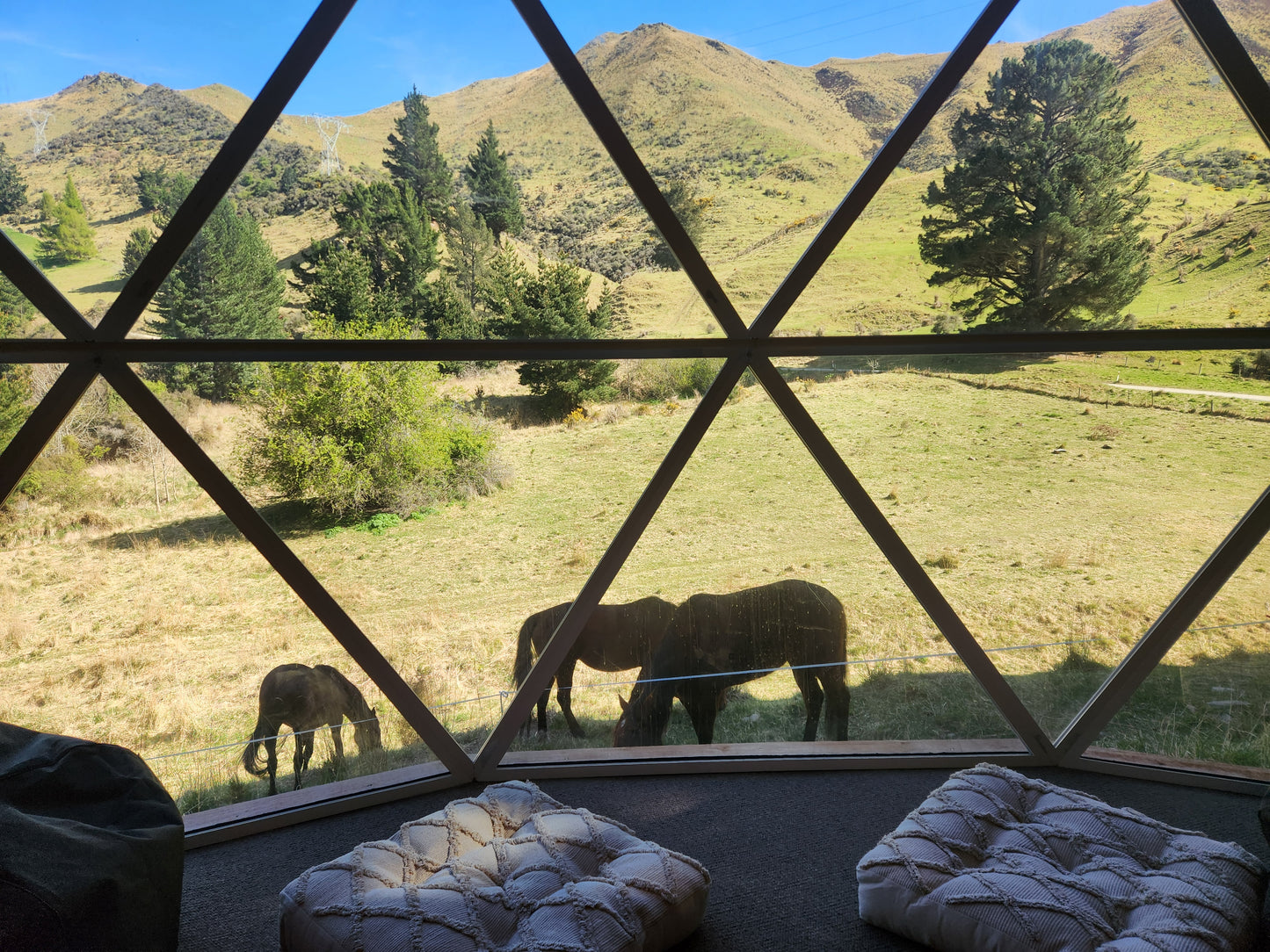 Karearea Geodesic Dome with Panoramic Views and Private Cedar Hot Tub