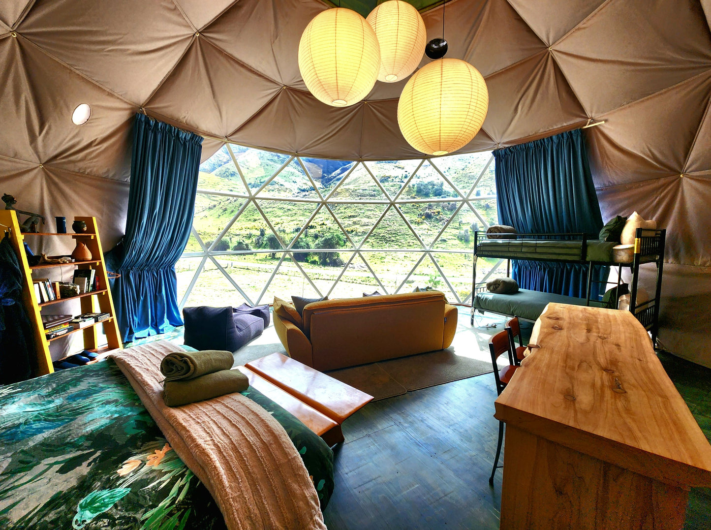 Pīwakawaka Glamping Dome with Fireplace and Private Hot Tub
