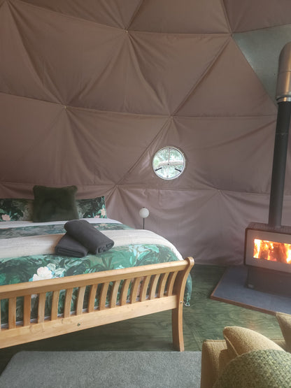 Pīwakawaka Glamping Dome with Fireplace and Private Hot Tub